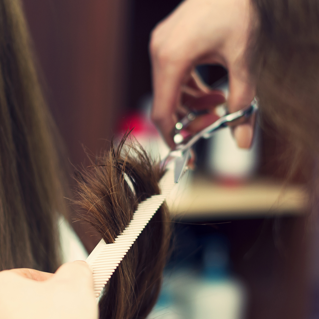 CURSO DE APERFEIÇOAMENTO DE CORTE FEMININO